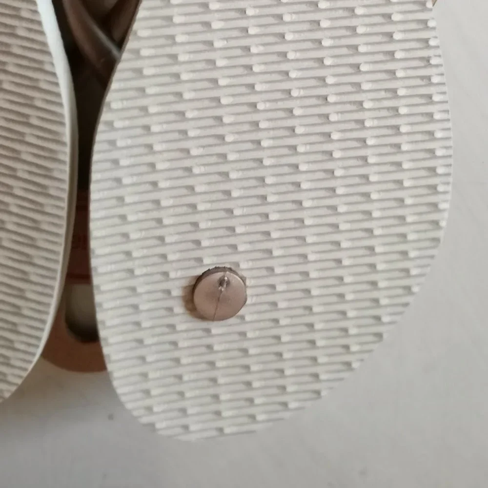 'havaianas' Slim Flip Flop NWT Size11/12 Matt Gold - Picture 9 of 9